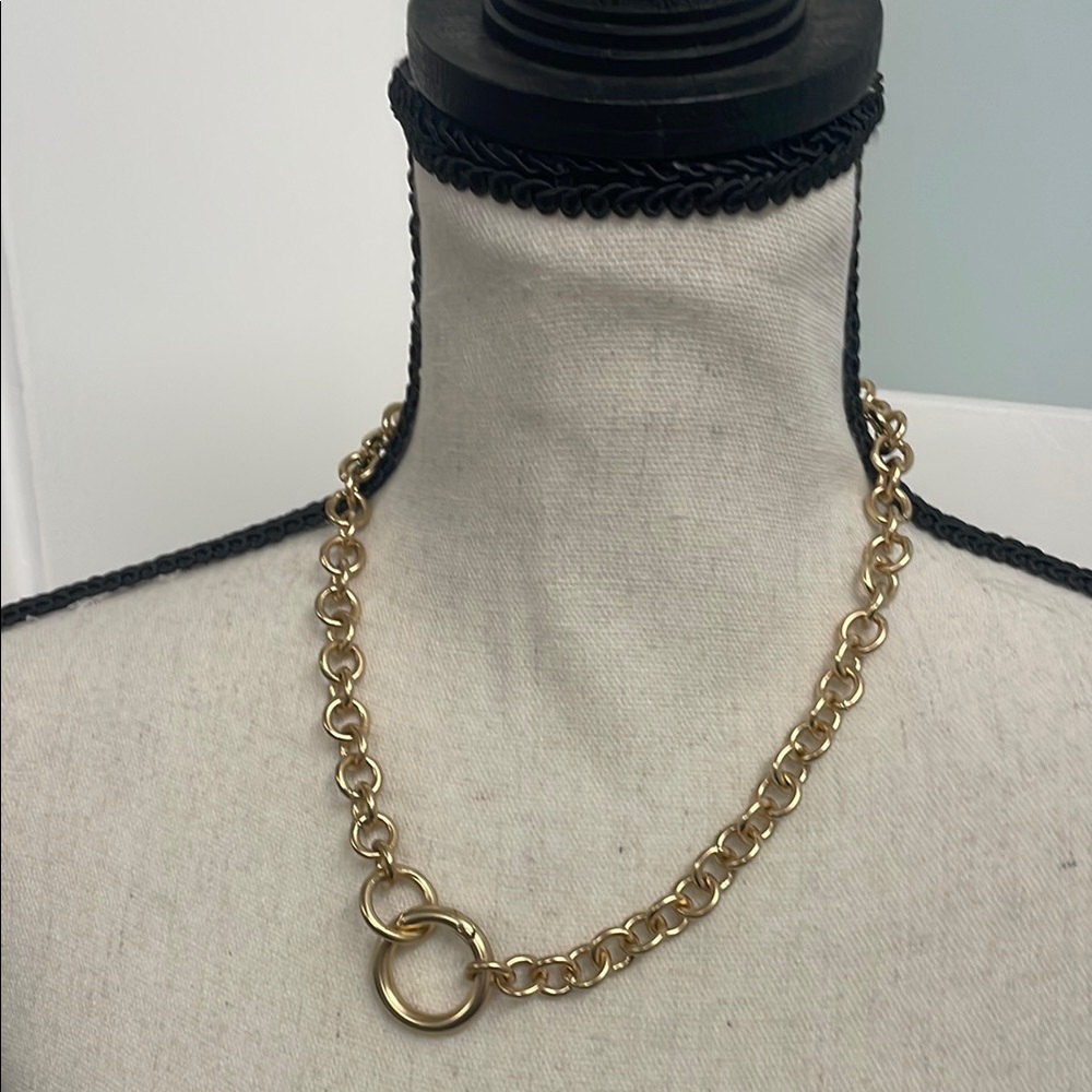 Chic Gold Chain Necklace - Picture 2 of 5